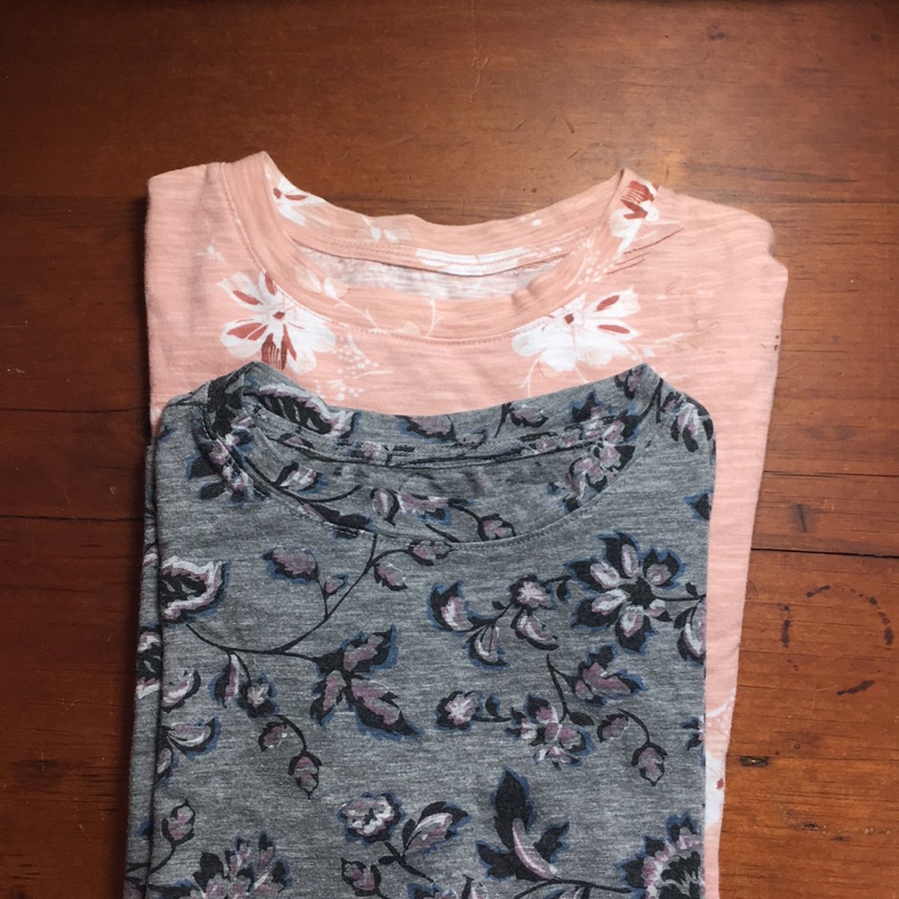 Two Pretty Floral Short Sleeve Tees Size S/P